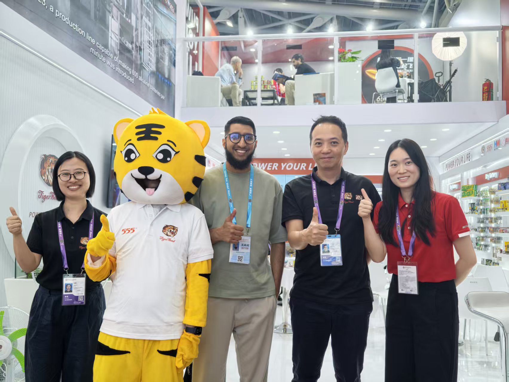 تتألق بطارية تايجر هيد في معرض كانتون الـ139، مما يُعزز التوسع العالمي بفضل نظام الدفع الثنائي.